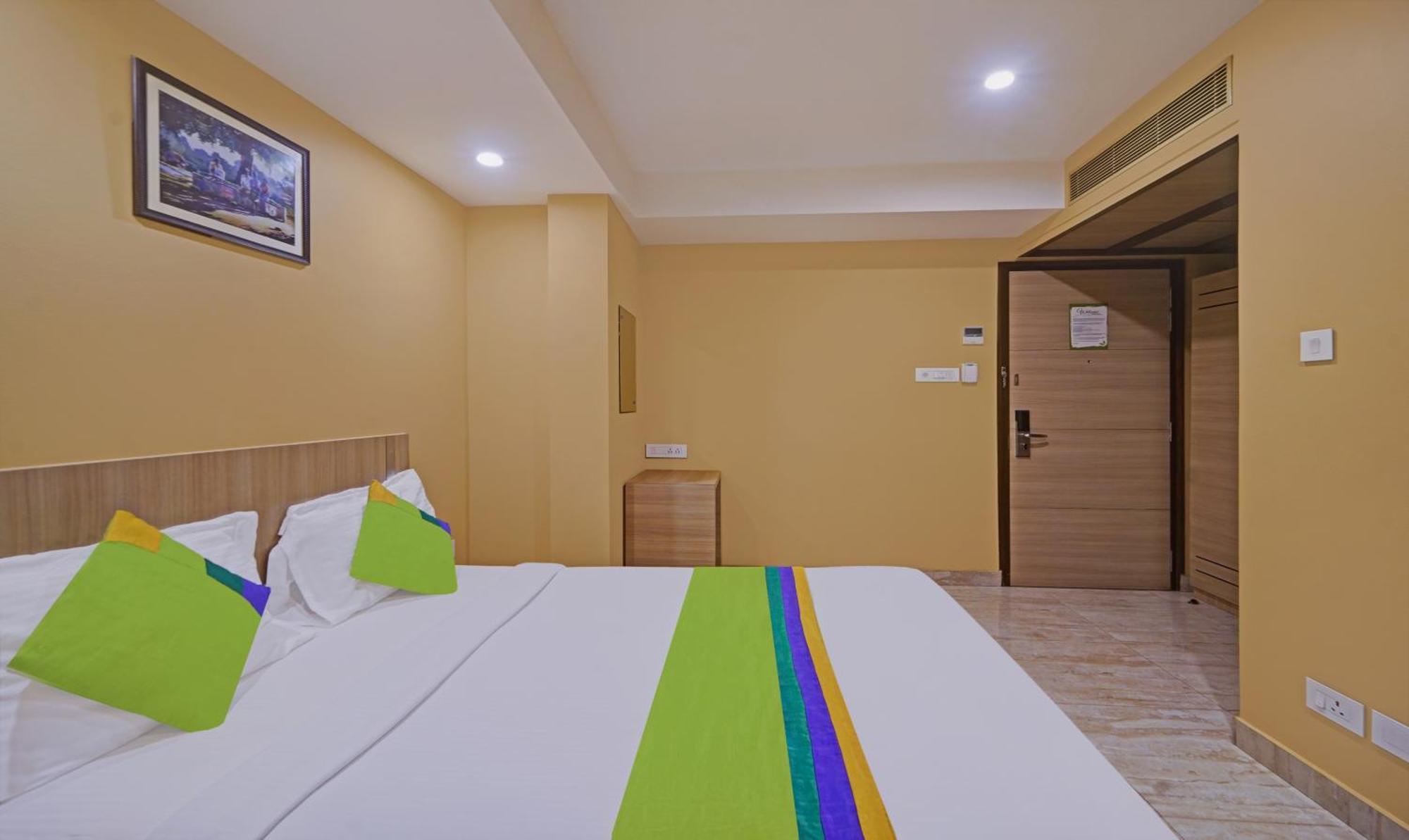 Treebo Fourth Avenue Hotel Ченай Екстериор снимка