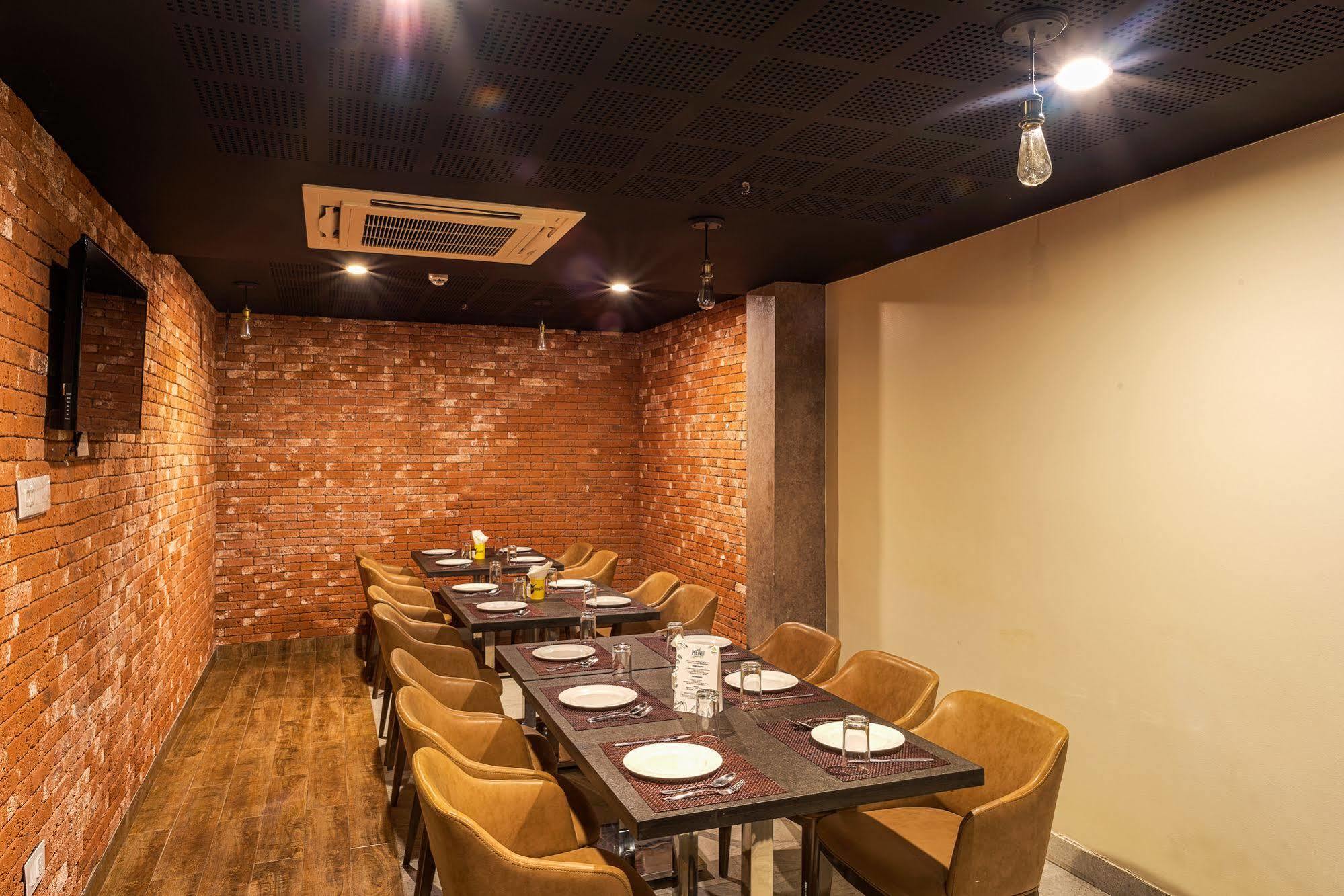 Treebo Fourth Avenue Hotel Ченай Екстериор снимка