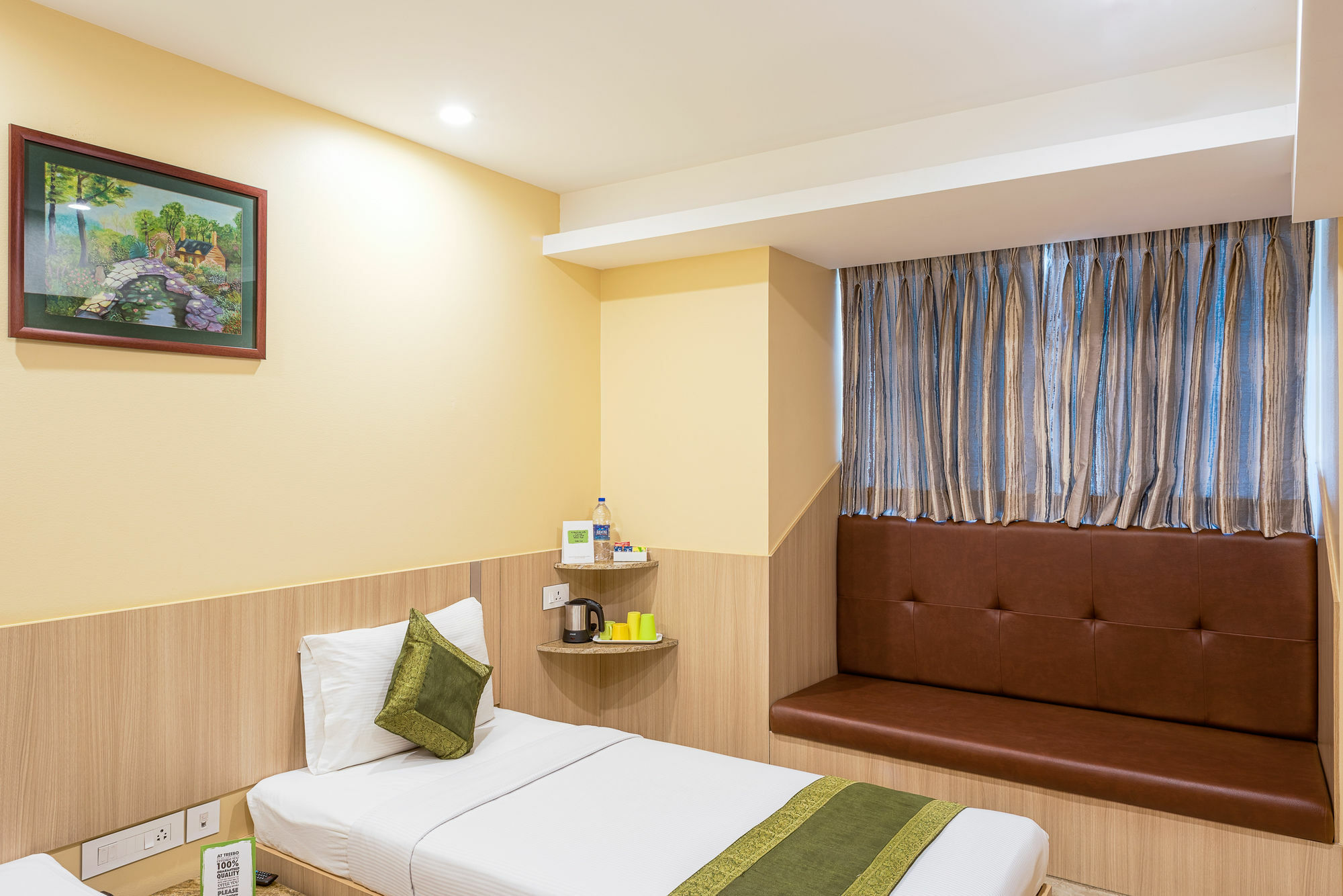 Treebo Fourth Avenue Hotel Ченай Екстериор снимка