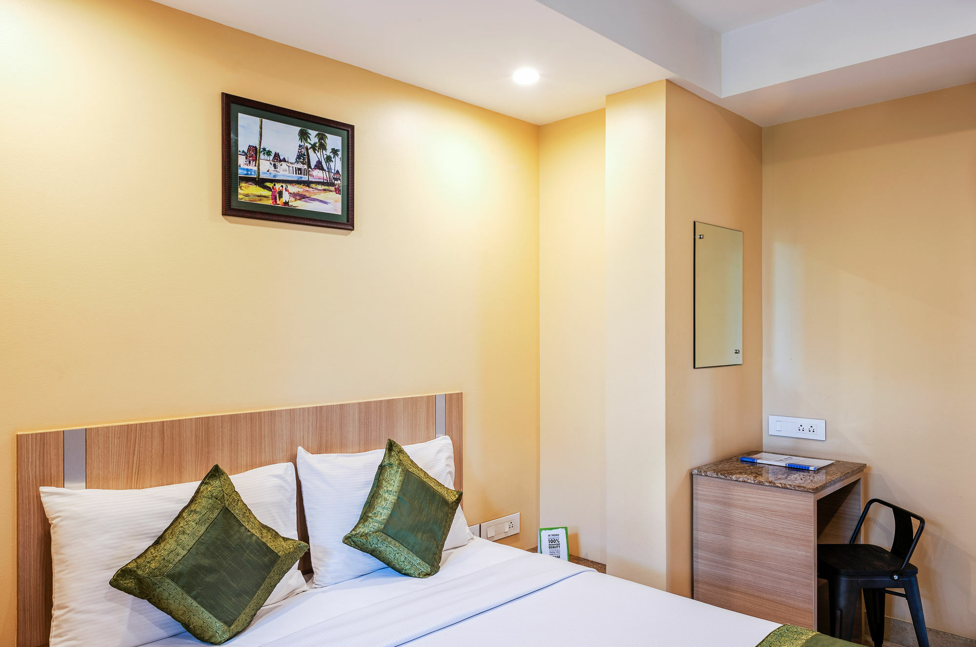 Treebo Fourth Avenue Hotel Ченай Екстериор снимка