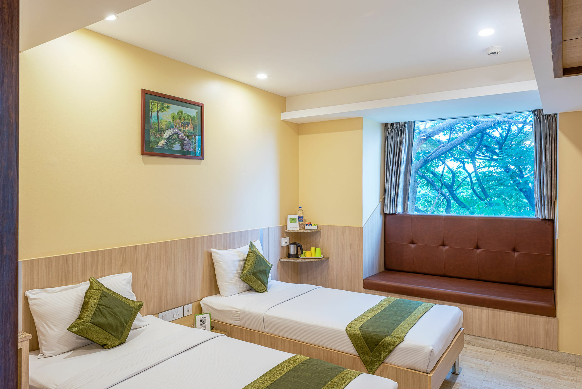 Treebo Fourth Avenue Hotel Ченай Екстериор снимка
