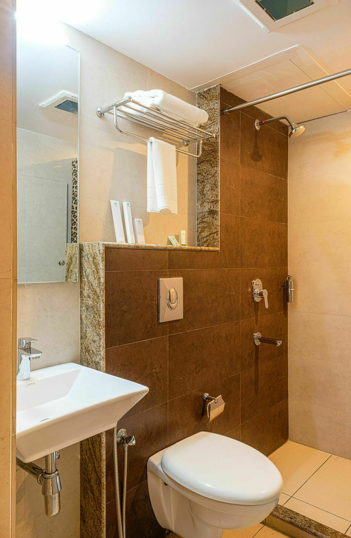 Treebo Fourth Avenue Hotel Ченай Екстериор снимка