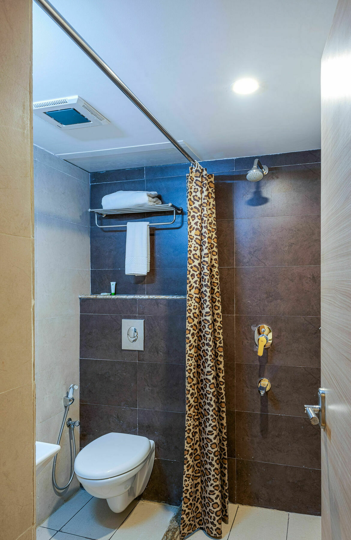 Treebo Fourth Avenue Hotel Ченай Екстериор снимка